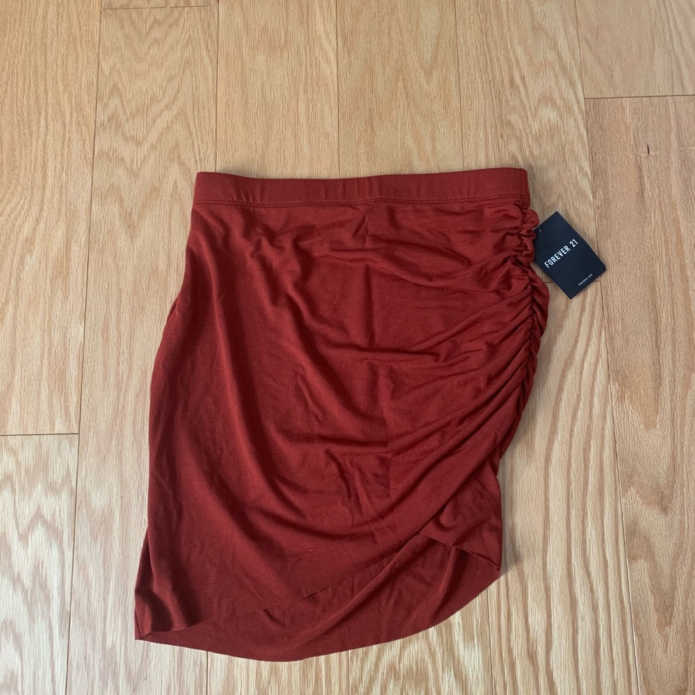 Rust skirt with rise on side size M